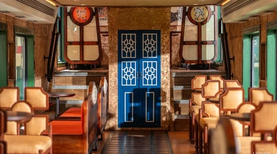 ハノイ2階建て観光列車